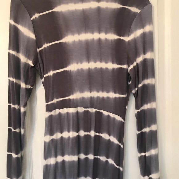 Fitted wrap dress - Picture 4 of 4